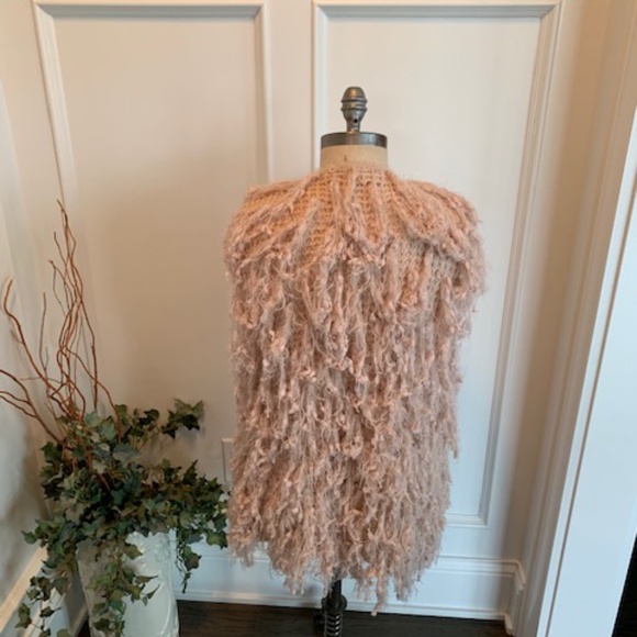 Shaggy Blush Colored Vest - Picture 5 of 12